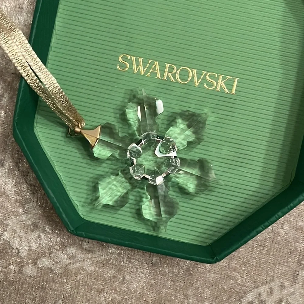 Brand New Swarovski White Crystal Little Snowflake Ornament Christmas Decoration